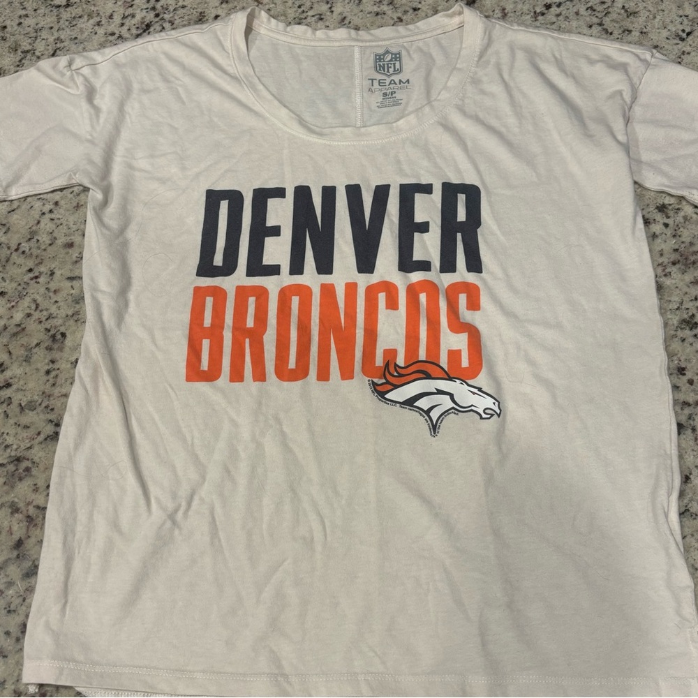 Denver Broncos Women’s NFL shirt- size S - Picture 1 of 5